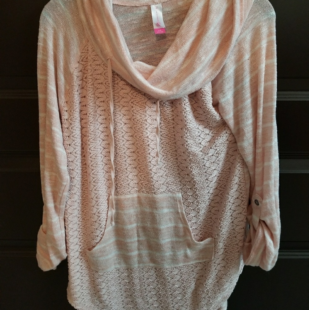 Light Pink Sweater with a front pocket Junior L